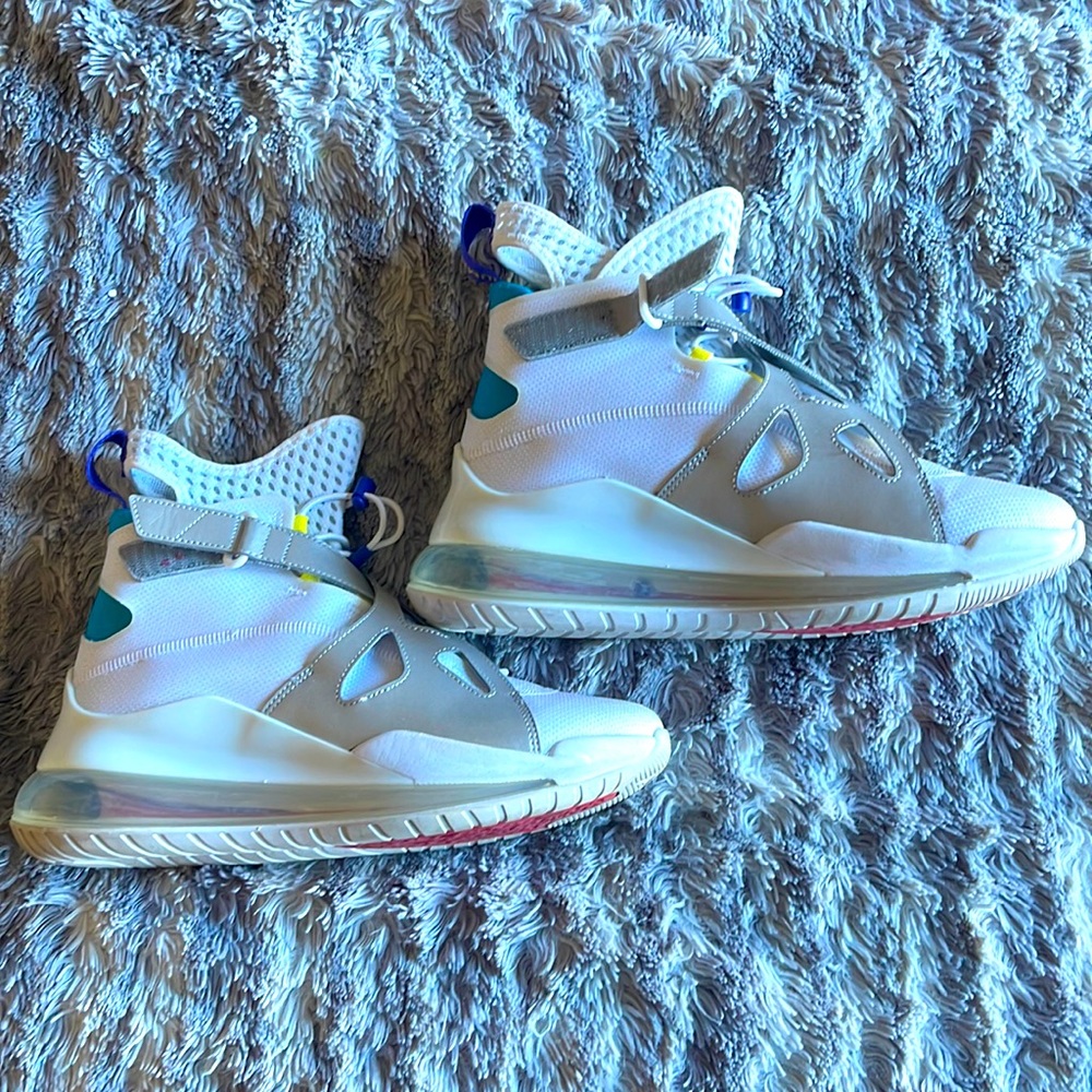 Jordan Air Latititude 720s in White Aqua